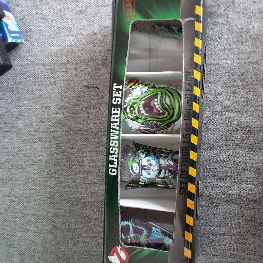 BNIB GHOSTBUSTERS SHOTGLASS SET